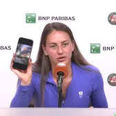 „Am primit poza asta la 8 dimineața”  Marta Kostyuk a scos telefonul și a șocat la   Roland Garros:  „Dacă racheta lovea, nu aș mai fi avut mamă și soră”