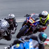 Accident grav pe Insula Man   Opt spectatori au ajuns la spital, după ce un pilot   a intrat cu motocicleta în mulțime