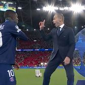 Ceferin a gafat-o!    VIDEO.  Ce a făcut   președintele UEFA pe scenă,  după finala UCL + Marquinhos, gestul serii: „Un adevărat gentleman”