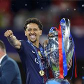 PSG, doi ani de suferință și fericire  Paralela celor două sezoane triumfătoare ale Parisului în Ligă.   Mereu clipe grele. Creatorul din umbră