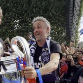 Luis Enrique, dezlănțuit   PSG, petrecere uriașă în Paris după a doua   Ligă a Campionilor  » Ce promisiune a făcut Dembele în fața fanilor