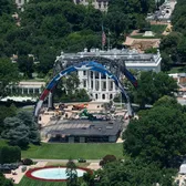 „Poate nu o vom demonta”    FOTO.  Donald Trump are planuri de viitor cu   arena UFC din curtea Casei Albe  » O compară cu Turnul Eiffel