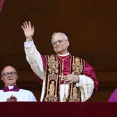 Papa Leon al XIV-lea, savuros în avion    VIDEO.  Suveranul Pontif a trebuit să aleagă între   Real Madrid și Barcelona