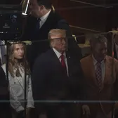 Trump a ațipit la finala NBA!    FOTO+VIDEO.  Președintele SUA a „confiscat” meciul + Cum a reacționat când   a fost huiduit de întreaga arenă