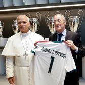 Perez l-a primit pe Papa Leon    FOTO.  Suveranul Pontif,   moment special  pe „Santiago Bernabeu”, în fața a 70.000 de oameni: „Biserica a marcat un gol”