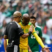 I-a lăsat „mască”!    FOTO.    Moment foarte amuzant  la meciul de deschidere de la CM 2026. Arbitrul și-a explicat decizia, dar jucătorii n-au înțeles nimic