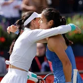 Răducanu și-a luat revanșa!  Sportiva britanică a eliminat-o pe   Sorana Cîrstea  în optimile de la WTA Londra » Cum s-au descurcat celelalte românce