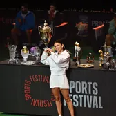 Simona Halep, ultimul dans     VIDEO+FOTO:  Momente emoționante la   meciul de retragere  al fostului lider WTA: „Vreau să zâmbim și să ne bucurăm de moment”