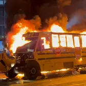 New York, de la extaz la haos    FOTO:  Noaptea de sărbătoare a titlului celor de la Knicks, marcată de   violențe și focuri de armă în Times Square