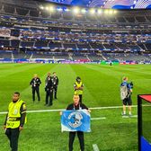 Corvinul, prezentă la Mondial  Cum a ajuns steagul hunedorenilor pe SoFi Stadium, arena de   5,1 miliarde de euro