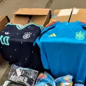 Mafia tricourilor contrafăcute, destructurată!  Raid spectaculos în Spania:   66.000 de tricouri, confiscate și 95 de arestări  în timpul Campionatului Mondial