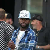 Floyd Mayweather, acuzat de furt   Legendarul boxer riscă până la   20 de ani de închisoare!