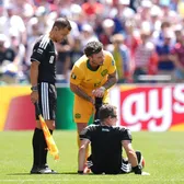 „Ce face omul ăla acolo?”    FOTO.  Imagini inedite în prelungirile meciului SUA - Australia.   Ce a pățit arbitrul