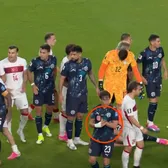 Moment bizar la CM 2026    FOTO.  Eroul Paraguayului, surprins când   „fură” ceasul  arbitrului în meciul cu Turcia!