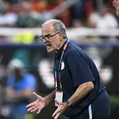 „El Loco” a urlat la ziariști!  FOTO.   Marcelo Bielsa, explozie de furie  după eliminarea Uruguayului. Cum a explicat drama naționalei