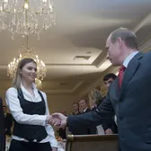 De ce s-ar fi supărat, de fapt, rușii  Motivul ascuns al furiei lor, după ce Emil Boc a interzis imnul și steagul Rusiei la Cluj.   Ar avea legătură cu amanta lui Putin