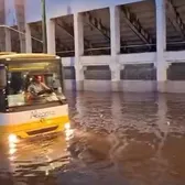 Brașovul, lovit de furtună  Imagini cu   zona stadionului Tineretului sub ape  » Cod portocaliu de furtuni