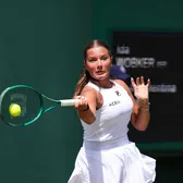 Reacție nervoasă la Wimbledon    VIDEO.  Jucătoare de 15 ani,   descalificată  după ce și-a pierdut cumpătul în meciul cu o româncă