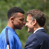 Macron îl apără pe Mbappe     Declarațiile rasiste  ale senatoarei din Paraguay au stârnit reacții dure. Ce spune Infantino