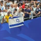 Tensiuni și din tribune    VIDEO:   Cum l-au provocat   fanii argentinieni  pe selecționerul Egiptului, la finalul jocului cu Argentina. Reacția furioasă a lui Hossam Hassan
