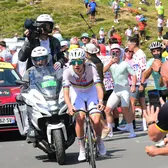 A pulverizat Turul Franței    Pogacar are al 5-lea titlu după 6 etape.  Două recorduri majore, în fața lui. Moment amuzant cu Macron