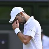 „Începe să mă deranjeze!”  Novak Djokovic, izbucnire rară în fața   jurnaliștilor sârbi:  „M-am săturat să vorbesc mereu despre asta”