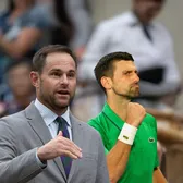 „Orice idiot care spune asta ar trebui să tacă!”    Andy Roddick,  enervat de cei care-i cer lui Novak Djokovic să se retragă: „E ridicol!”