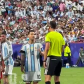 „Vorbește frumos!”    FOTO:     Messi s-a luat de arbitrul Joao Pinheiro:  „Nu fi lipsit de respect!”. Ce l-a deranjat pe căpitanul Argentinei