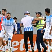 A intrat pe teren la gol!  Imaginile surprinse în Bănie după reușita lui Nsimba: forțele de ordine   au intervenit