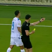 Gafa lui Al Hamlawi    FOTO:  Gestul fotbalistului de la Craiova i-a bulversat pe comentatori. A încălcat regulamentul, iar   „centralul” i-a dat galben
