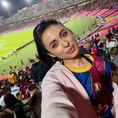 Românca prezentă la finala CM 2026    FOTO:     Cine e tânăra care a adus trofeul pentru Best Young Player,  câștigat de Pau Cubarsi
