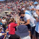 A sfidat „armata” lui Messi   O microbistă   a venit cu tricoul lui Cristiano Ronaldo printre fanii argentinieni.  A urmat un conflict, iar femeia n-a dat înapoi: „Taci dracului!”
