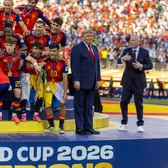 Adios, Donald!    FOTO.  Spaniolii n-au fost încântați că   Trump a vrut să le confiște sărbătoarea!  Ce au postat de la festivitate