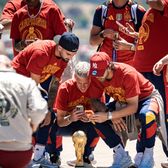 Fiesta la Madrid!    VIDEO+FOTO:  Spectacol la   sărbătoarea  campionilor. Yamal a fost încoronat, Ferran l-a copiat pe Trump + Cadou pentru Luis de la Fuente