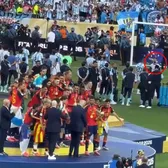 Singurul care nu i-a sfidat pe spanioli  Cine e jucătorul Argentinei care   a ignorat gestul colegilor  de la premiere