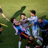 Rupe tăcerea după bătaia de la finală  Spaniolul Gavi, solicitare fermă pentru FIFA, după ce a fost   trântit la pământ de Paredes
