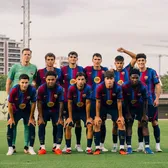 Flick testează La Masia   Antrenorul Barcelonei a luat   17 tineri jucători  în stagiul de pregătire! Cine sunt și ce calități au