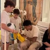 Alături de președintele de extremă dreapta    Vedeta de la Mondial,  surprinsă alături de toată familia: alți doi fotbaliști au făcut același lucru