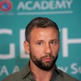 Răzvan Raț, probleme la Genoa     Tensiuni în vestiarul  echipei lui Dan Șucu! Antrenorul și jucătorii pun tunurile pe oficialul român