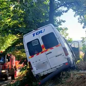 Al cui este „microbuzul groazei”  Firma de la care a închiriat Dinamo 2 aparține unui  „rege” al transportului public,  mufat la Primăria condusă de Elena Lasconi