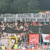 Din nou ținta galeriei   VIDEO:  Moment de reculegere pentru maseurul de la Dinamo II, mesaj de condoleanțe pentru acesta, apoi  injurii la adresa lui Andrei Nicolescu