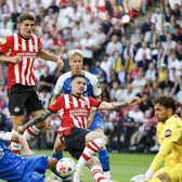 Man a ratat primul trofeu al sezonului  PSV, umilită în  Supercupă  de AZ Alkmaar » Eliminare încă din minutul 9 + Românul, schimbat la pauză