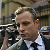 „E ca o fantomă”   Oscar Pistorius, schimbare radicală  după ieșirea din închisoare. Viața secretă la conacul din Waterkloof și reacția comunității