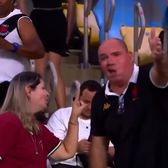 Copil prins la mijloc   VIDEO  Imaginile care au făcut înconjurul lumii! Rivalitate maximă pe stadion:  părinții se certau  legat de meci, ce făcea fiul lor