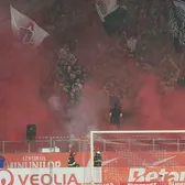 Premieră în fotbalul românesc   VIDEO.    Show pirotehnic  legal în UTA Arad - Rapid: imagini spectaculoase