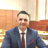 „Este o nebunie!”  Primarul din Târgoviște se apără după ce a fost acuzat că  a sfidat măsurile  de economisire a energiei electrice