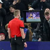 „Ăsta e fotbal, nu PlayStation”   Șeful arbitrajului UEFA cere  mai puțin VAR  și mai multă responsabilitate pentru arbitri: „Nu este bine să aștepte ajutor”