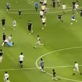 Accidentat de un spectator!   VIDEO.  Fundașul lui Juventus ar putea rata prima etapă din Seria A  din cauza unui fan