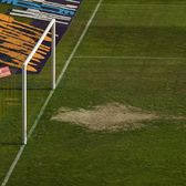 Gazonul lasă de dorit    FOTO.  Terenul de pe „Ilie Oană”  nu este în cea mai bună stare,  înainte de Petrolul - Rapid