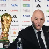 Infantino, insultă bizară   VIDEO.  Șeful FIFA, după ce un jurnalist cu chelie l-a întrebat  dacă a trădat fotbalul:  „Ne vedem la coafor”